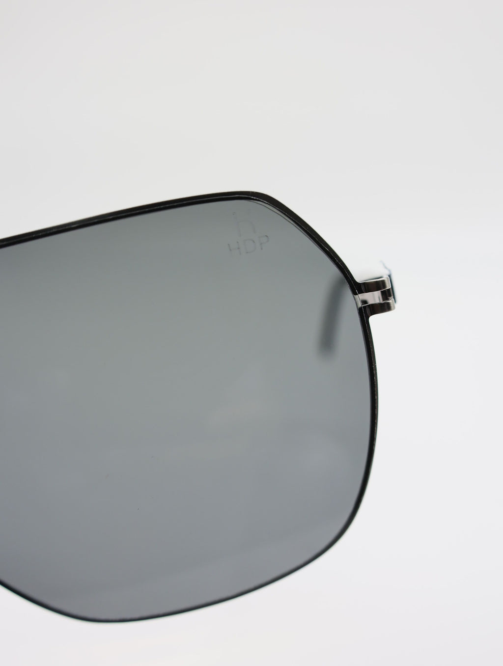 The Aura очки солнцезащитные H8663HD22