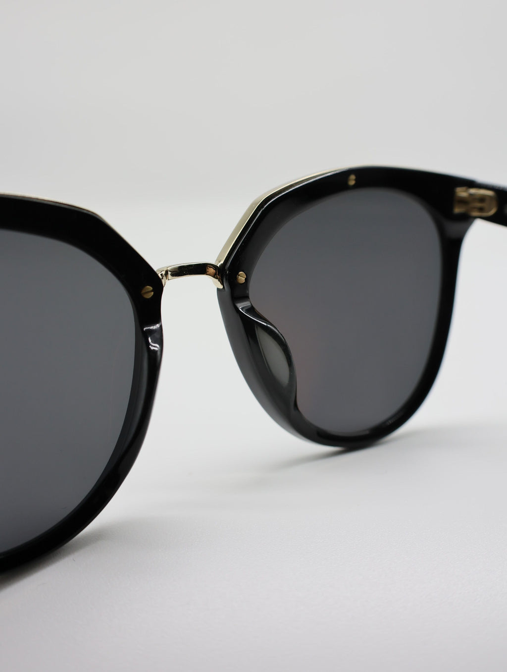 The Aura очки солнцезащитные H8701N21R