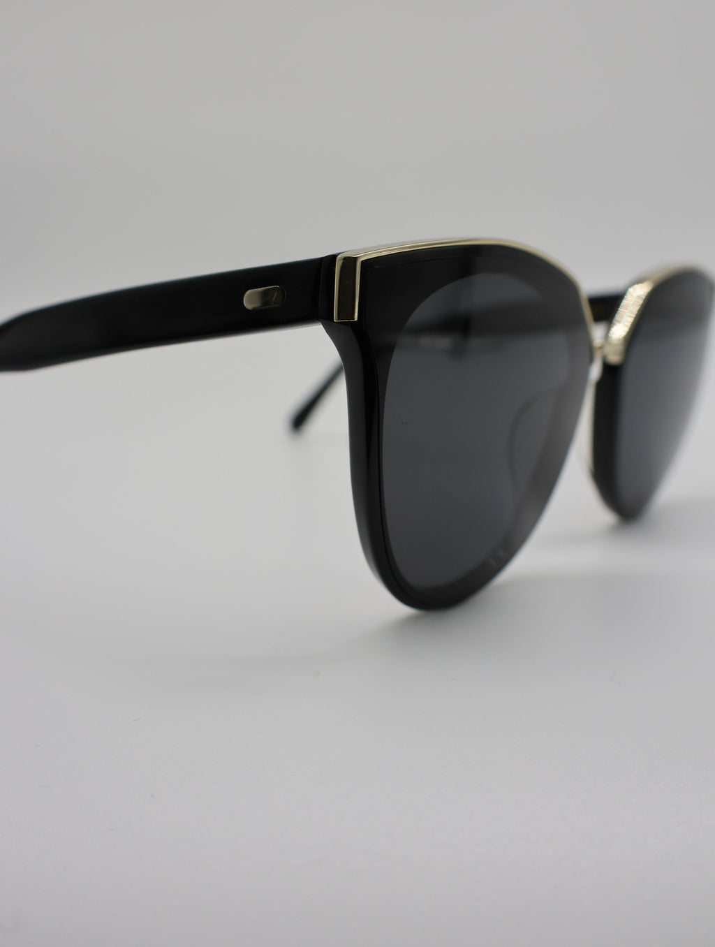 The Aura очки солнцезащитные H8701N21R