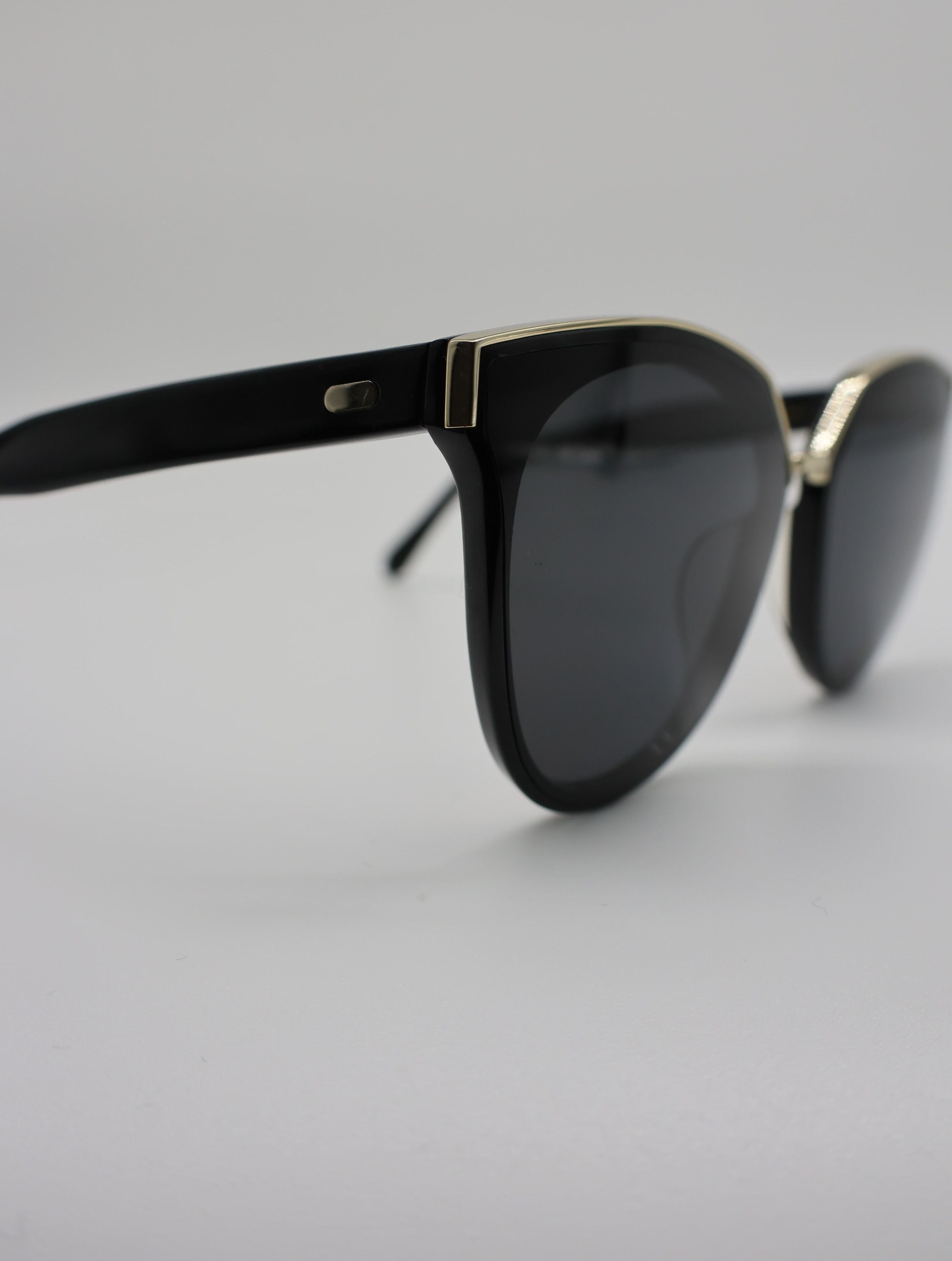 The Aura очки солнцезащитные H8701N21R