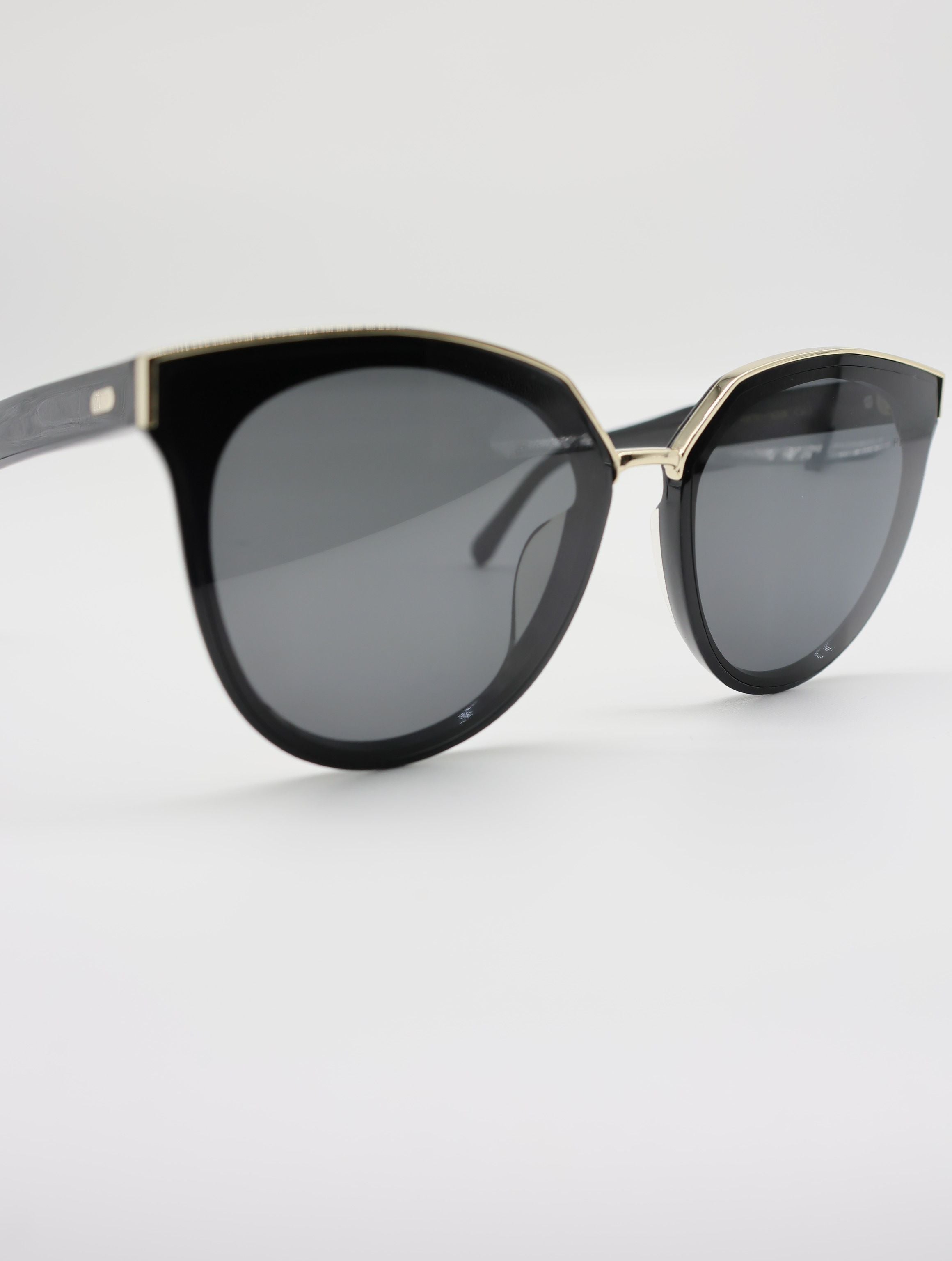 The Aura очки солнцезащитные H8701N21R