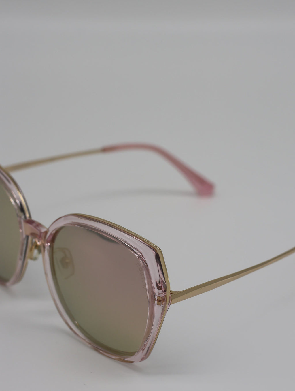 The Aura очки солнцезащитные N6627P17