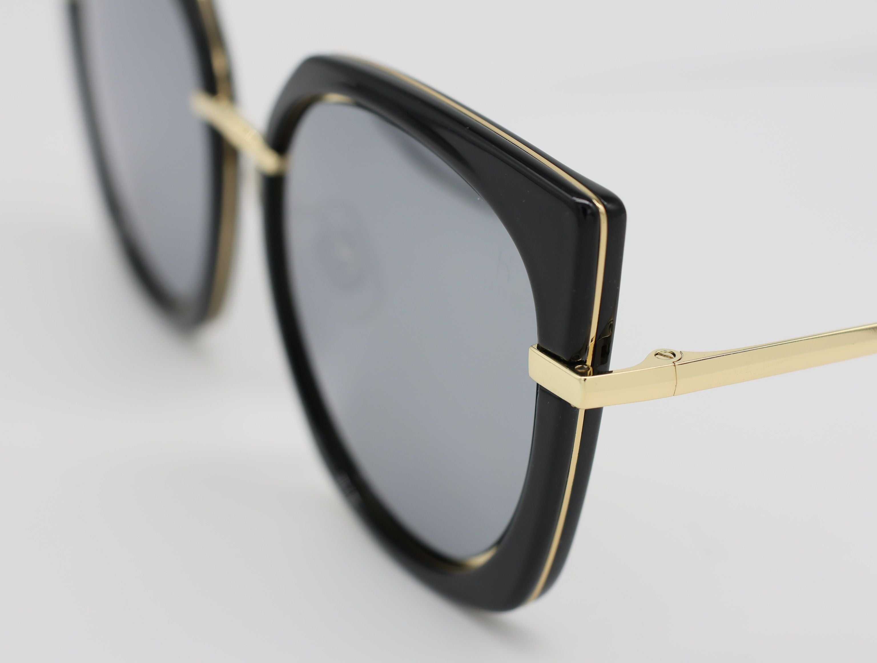 The Aura очки солнцезащитные H8725N01