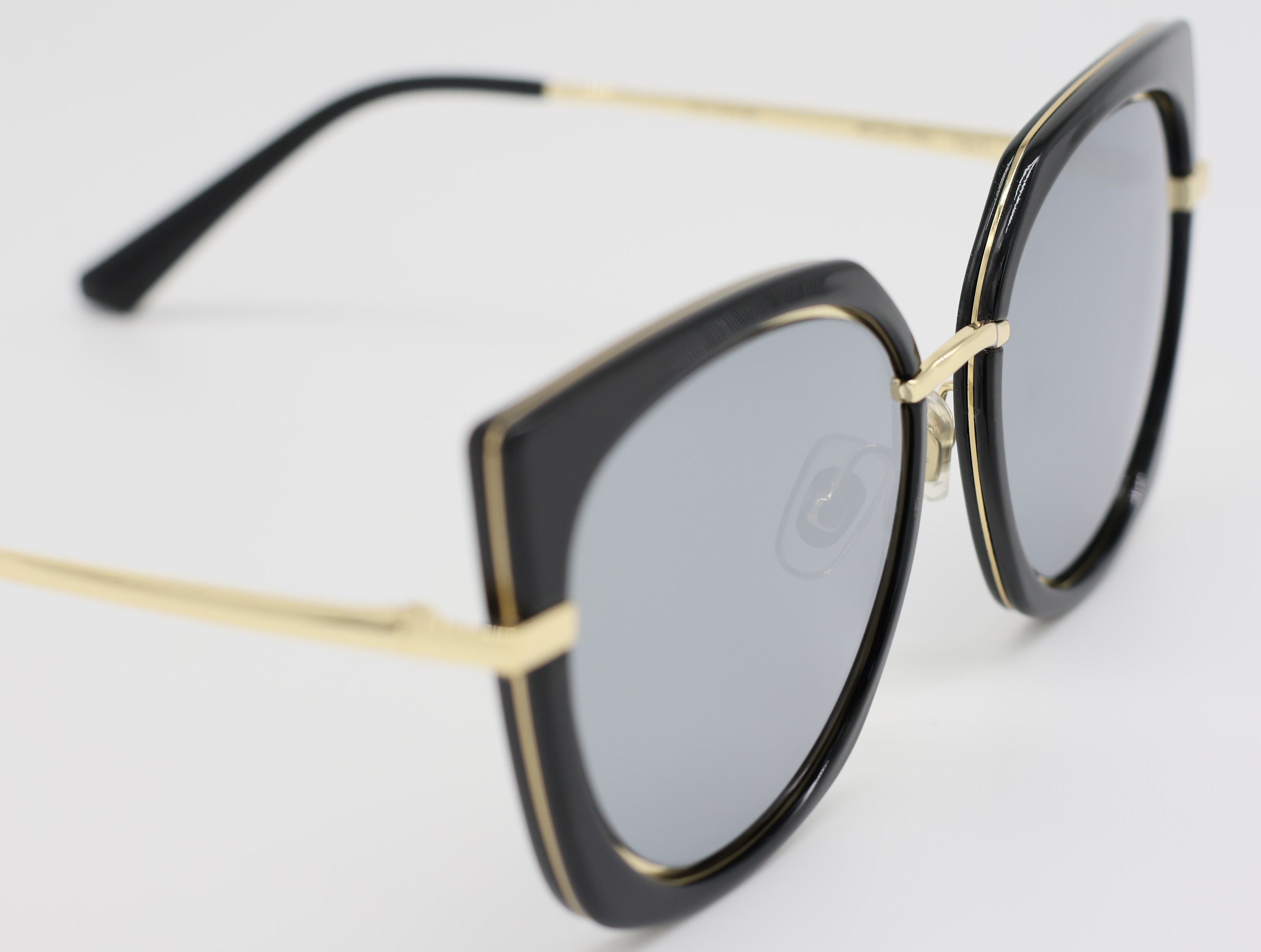 The Aura очки солнцезащитные H8725N01