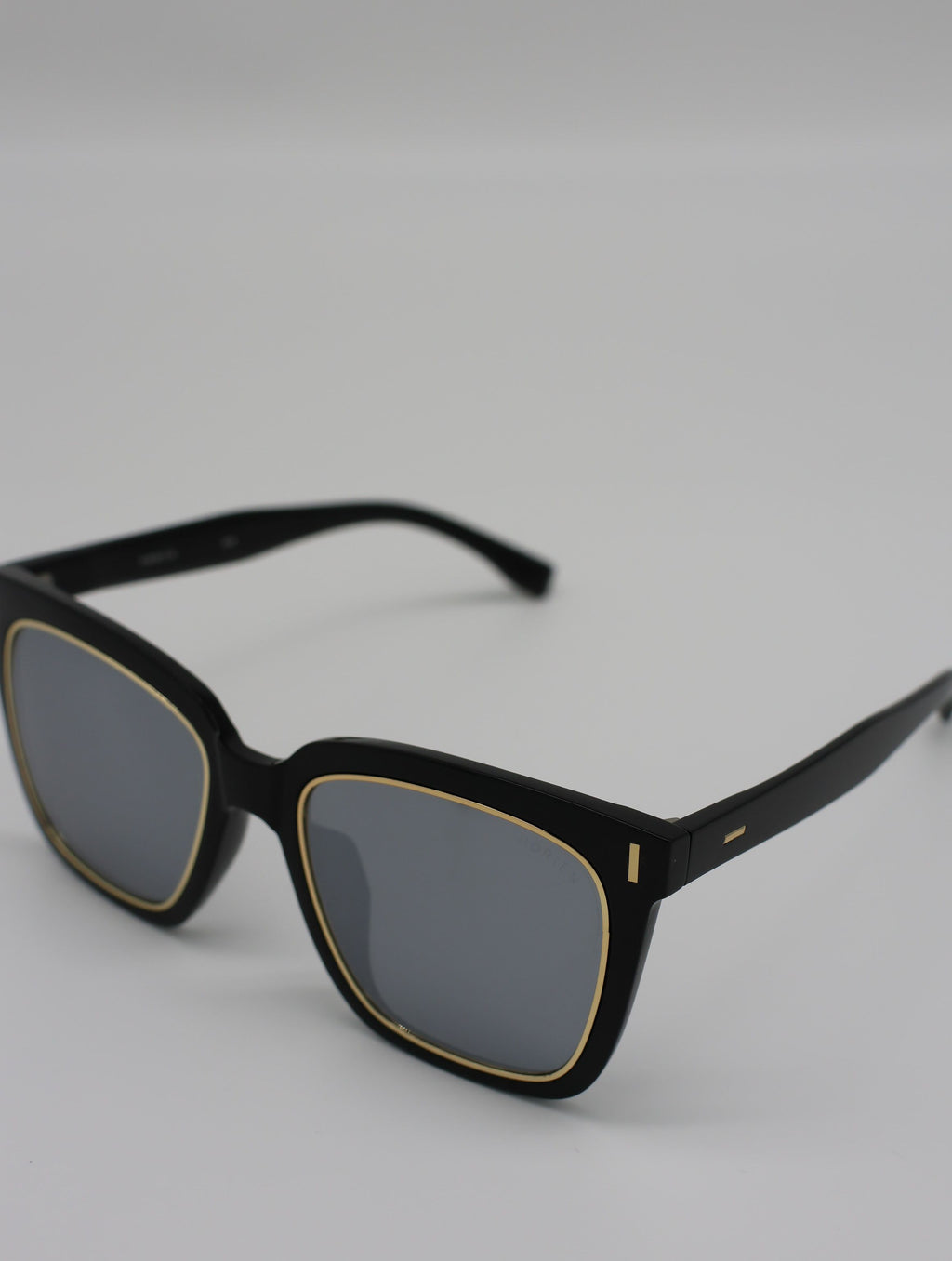 The Aura очки солнцезащитные N6650P16