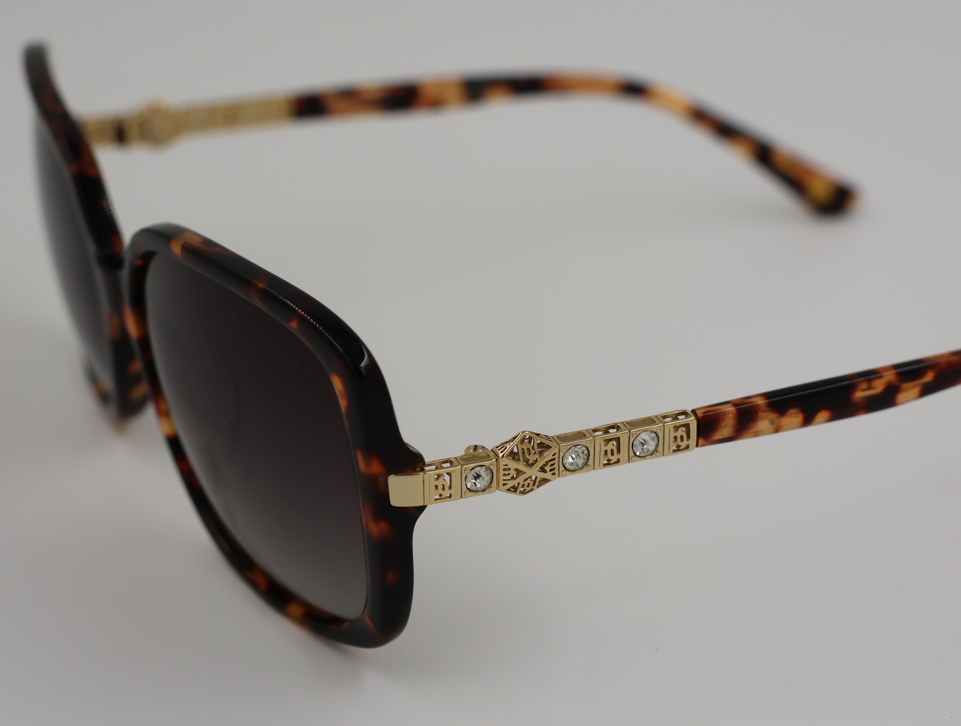 The Aura очки солнцезащитные H8524P62