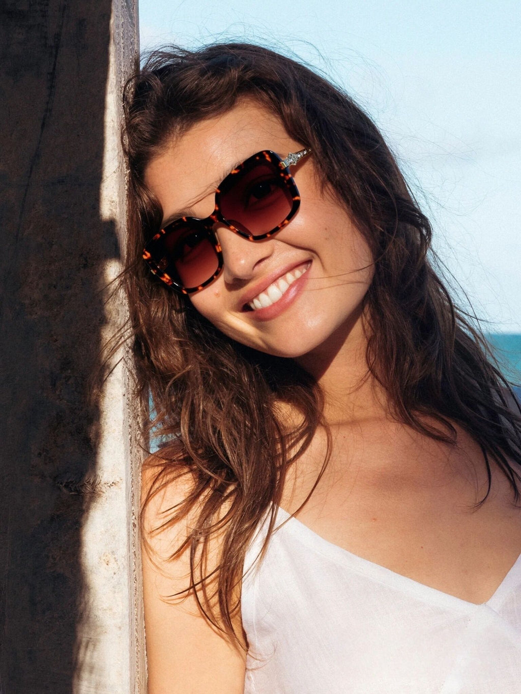 The Aura очки солнцезащитные H8524P62