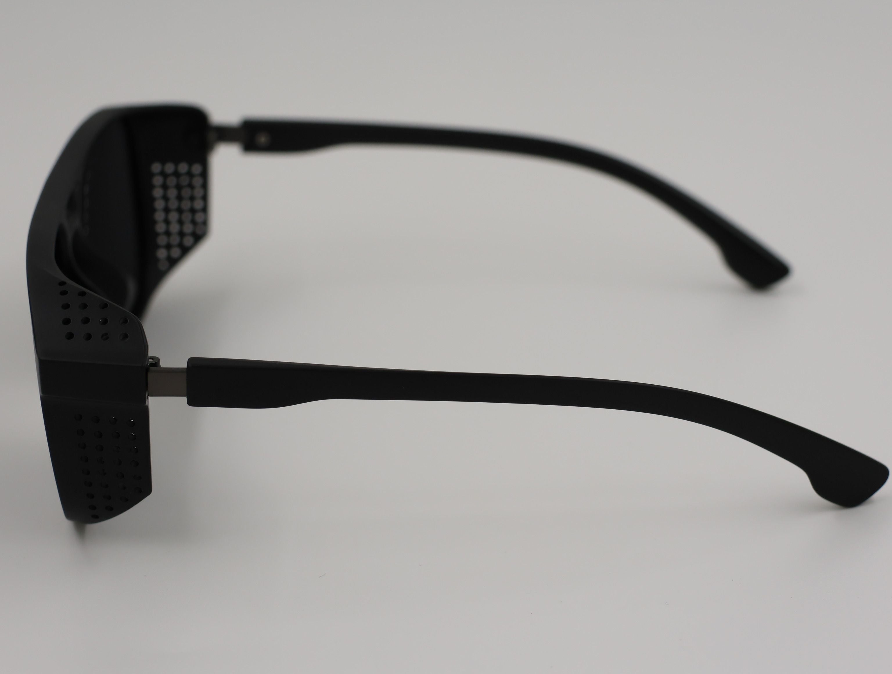 The Aura очки солнцезащитные GS8439MSHC1