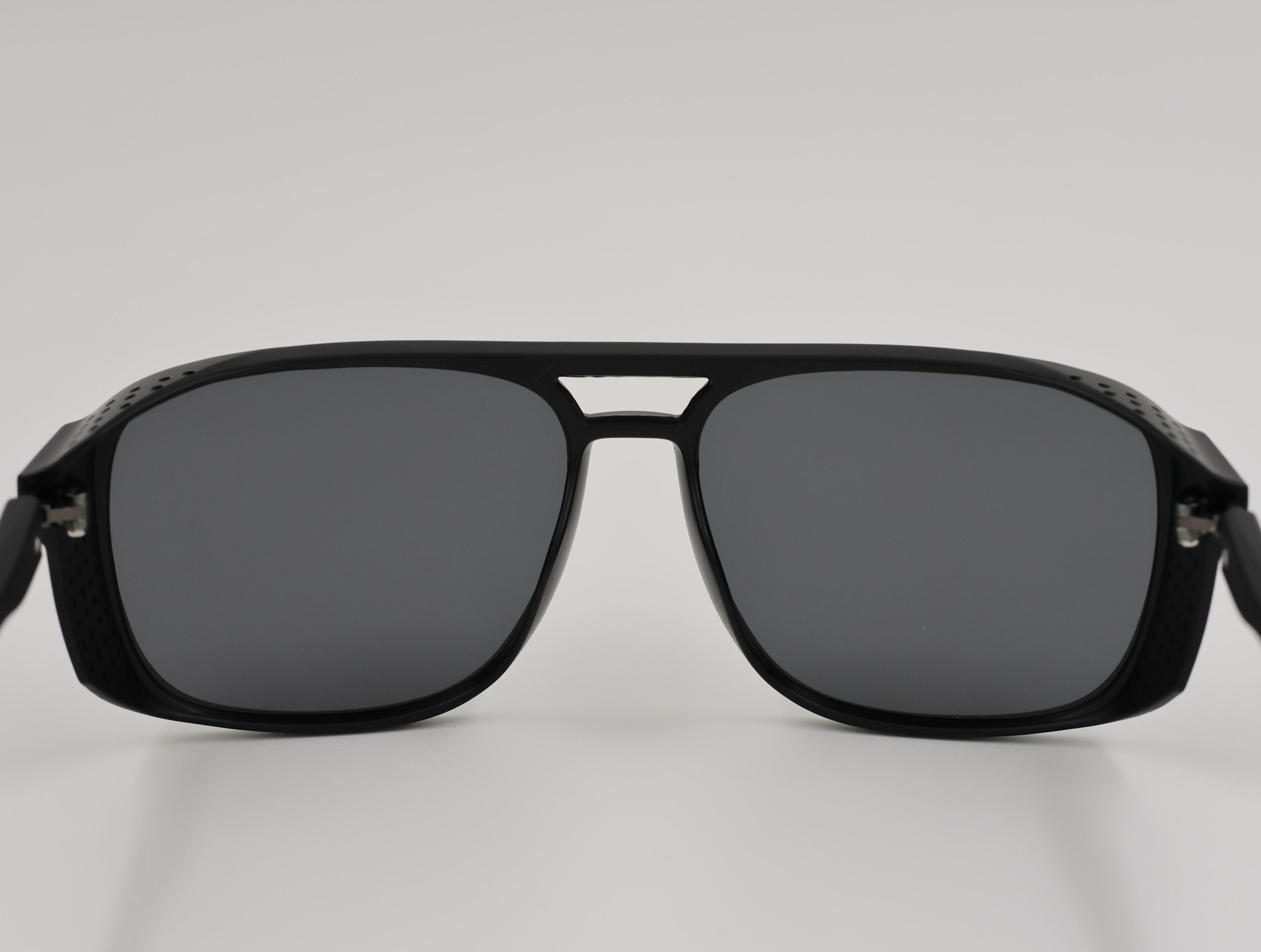 The Aura очки солнцезащитные GS8439MSHC1