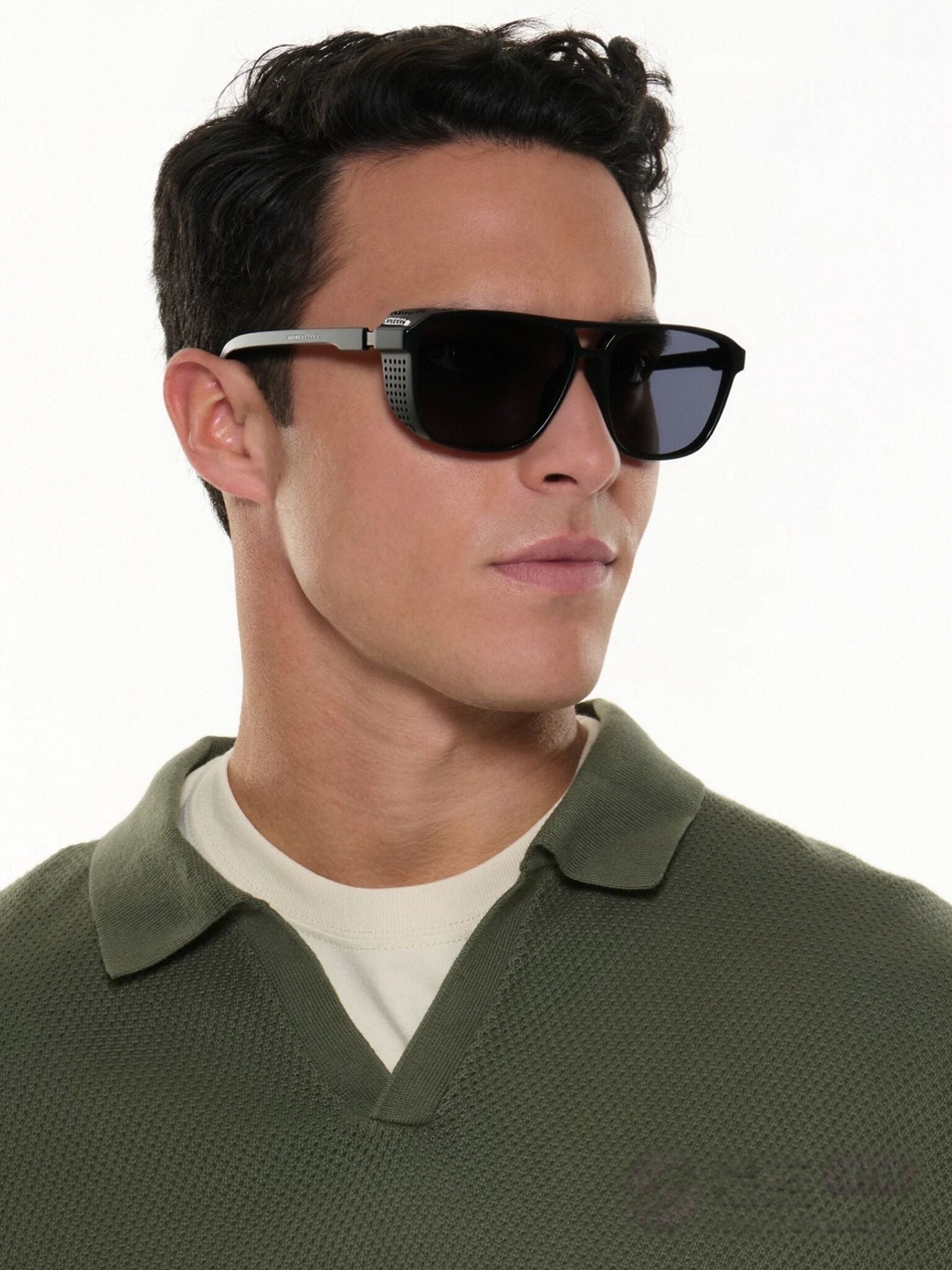 The Aura очки солнцезащитные GS8439MSHC1