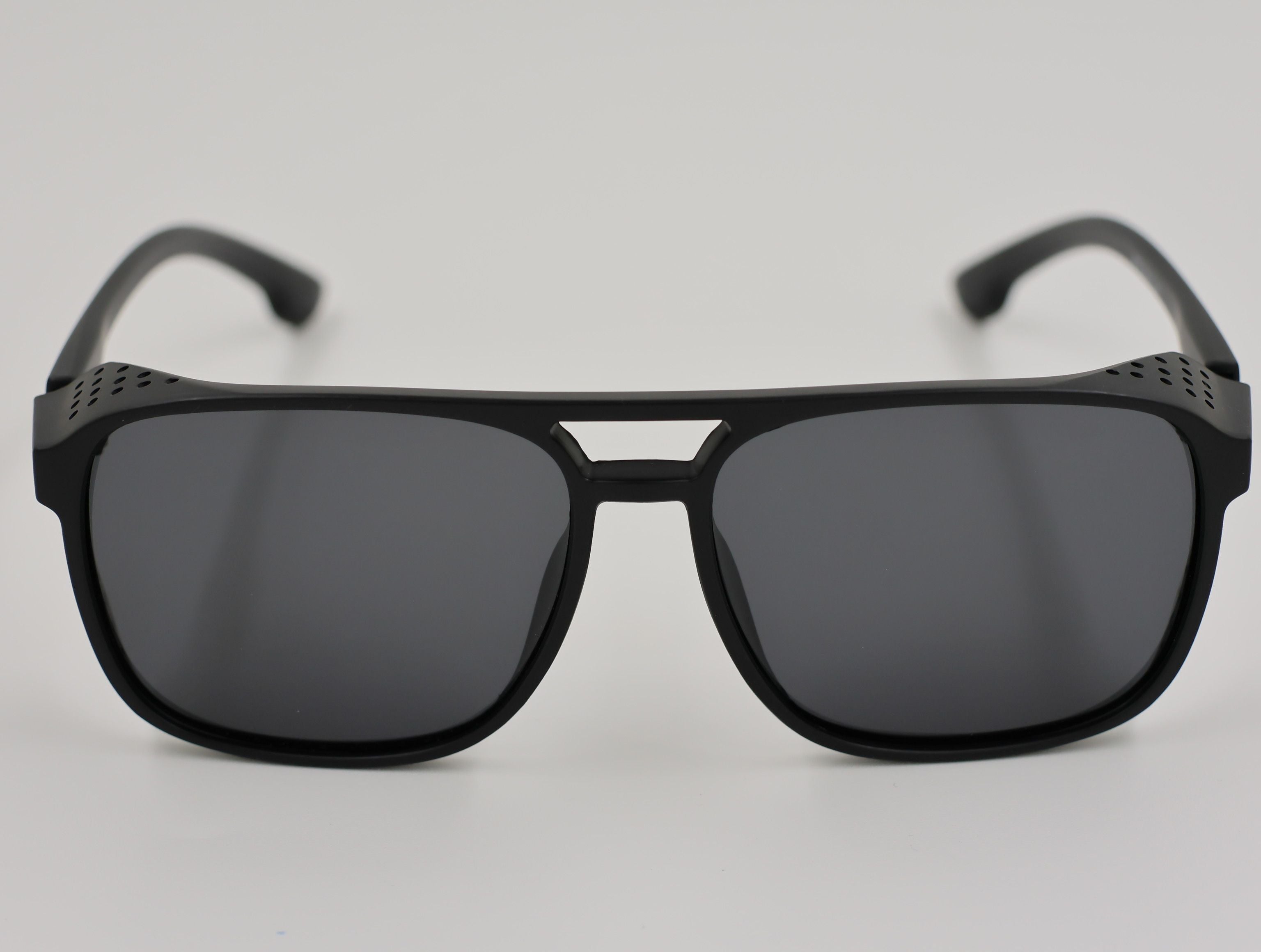 The Aura очки солнцезащитные GS8439MSHC1