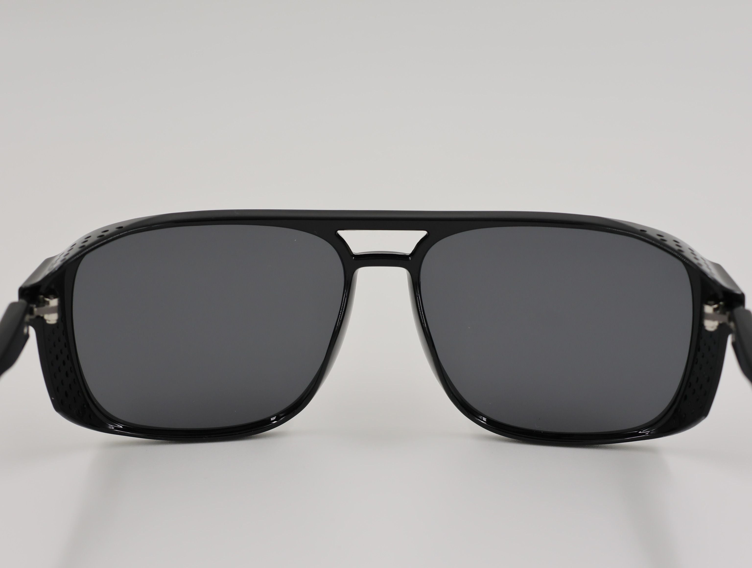 The Aura очки солнцезащитные GS8439LHC2