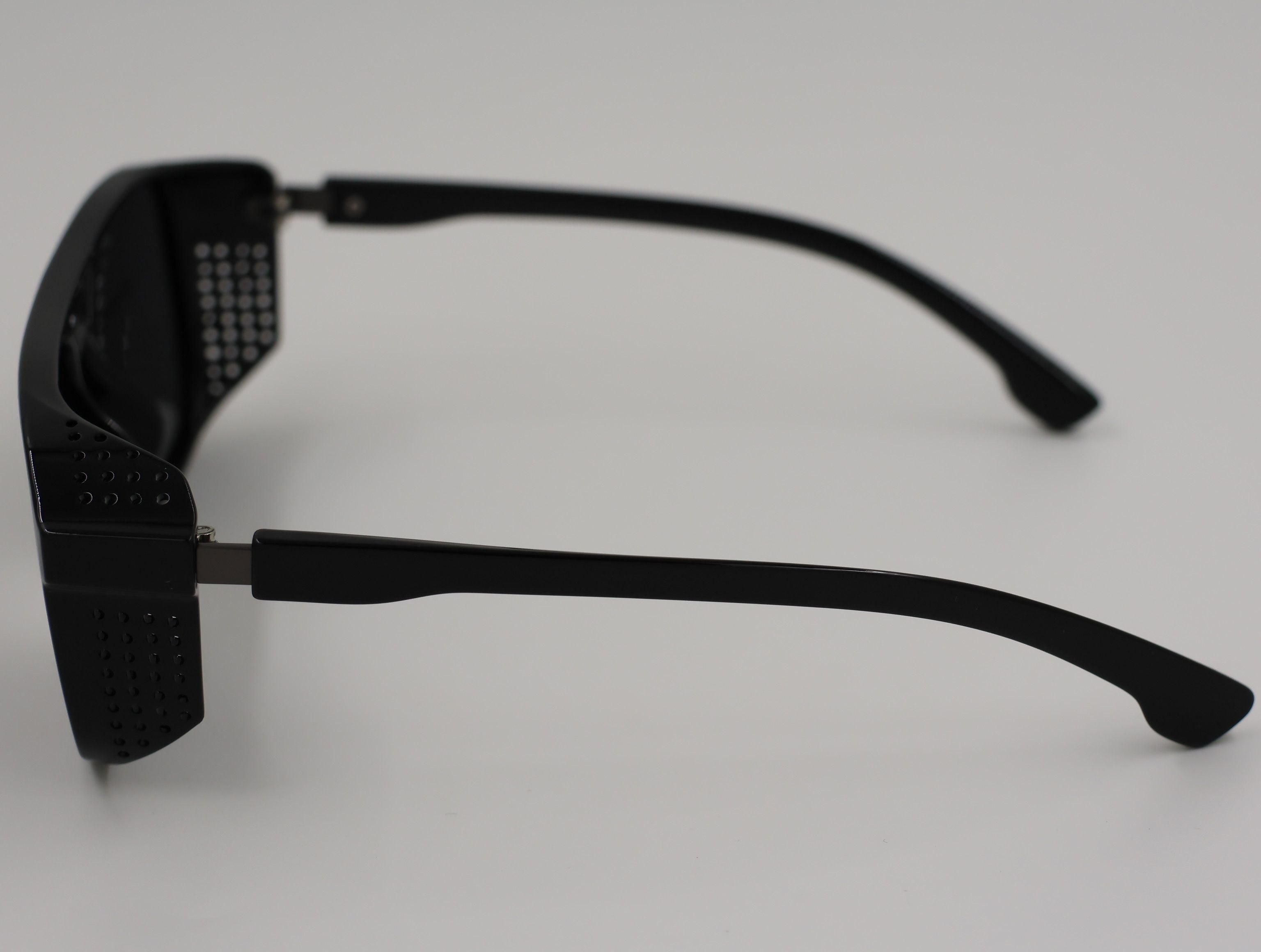 The Aura очки солнцезащитные GS8439LHC2