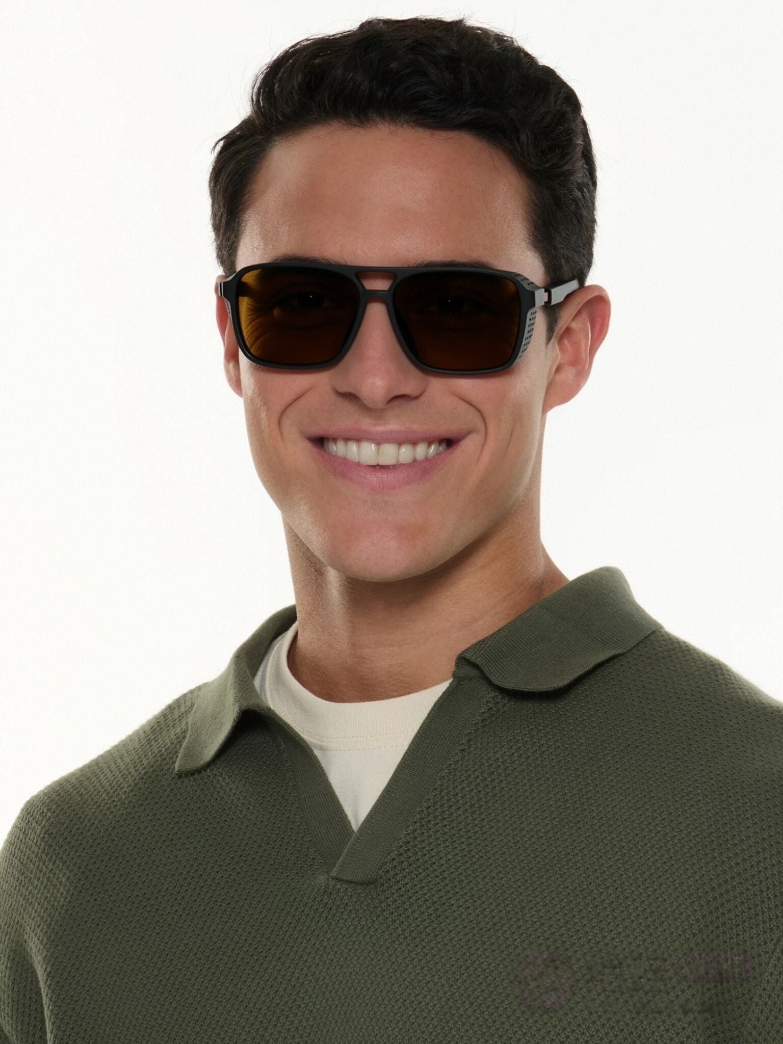 The Aura очки солнцезащитные GS8439KAC4