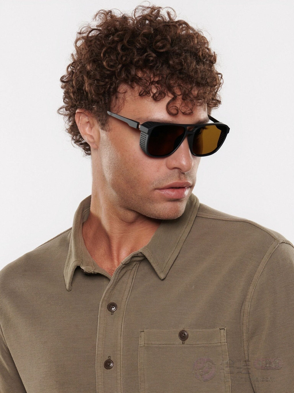 The Aura очки солнцезащитные GS8439KAC4