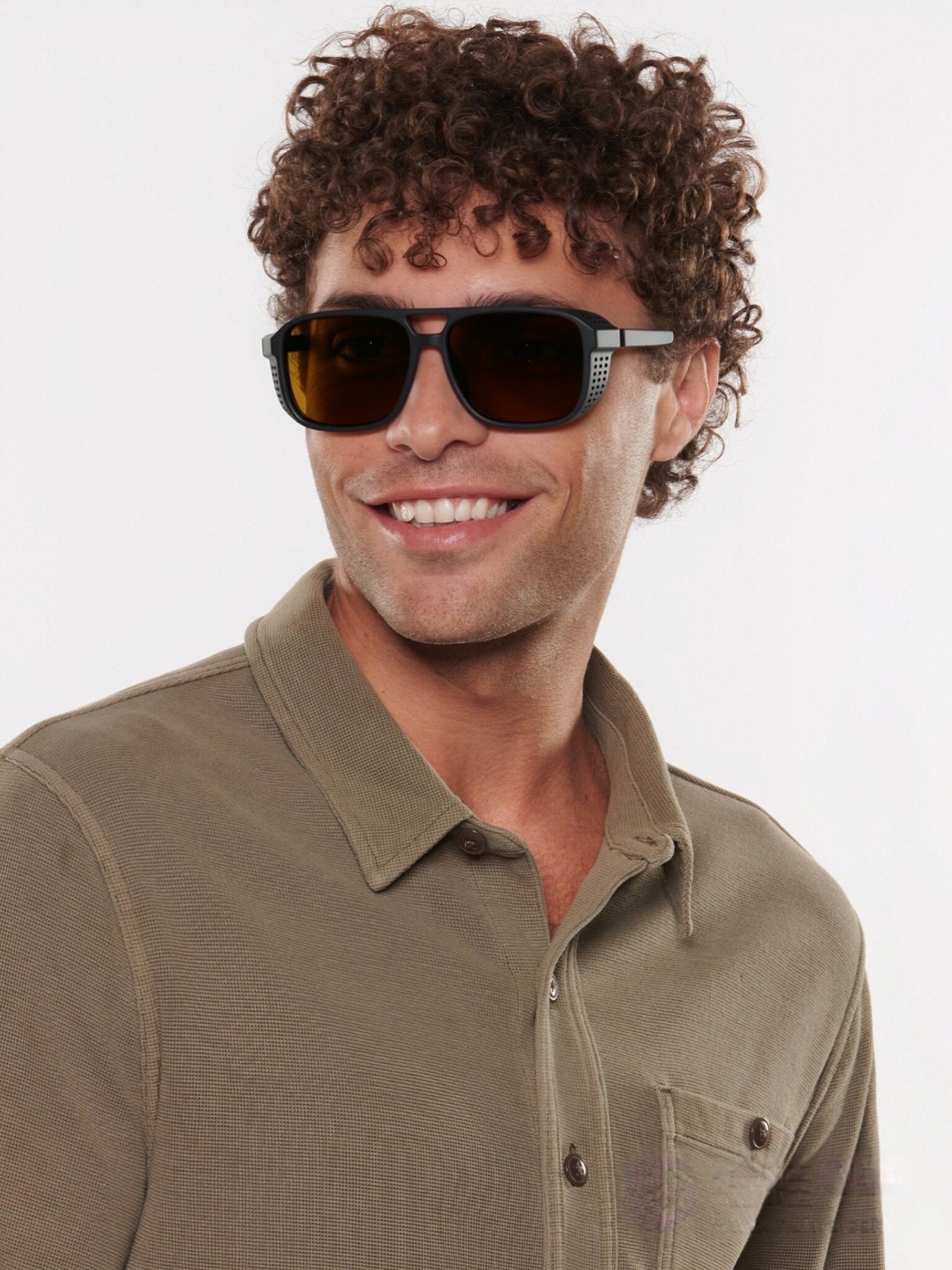 The Aura очки солнцезащитные GS8439KAC4