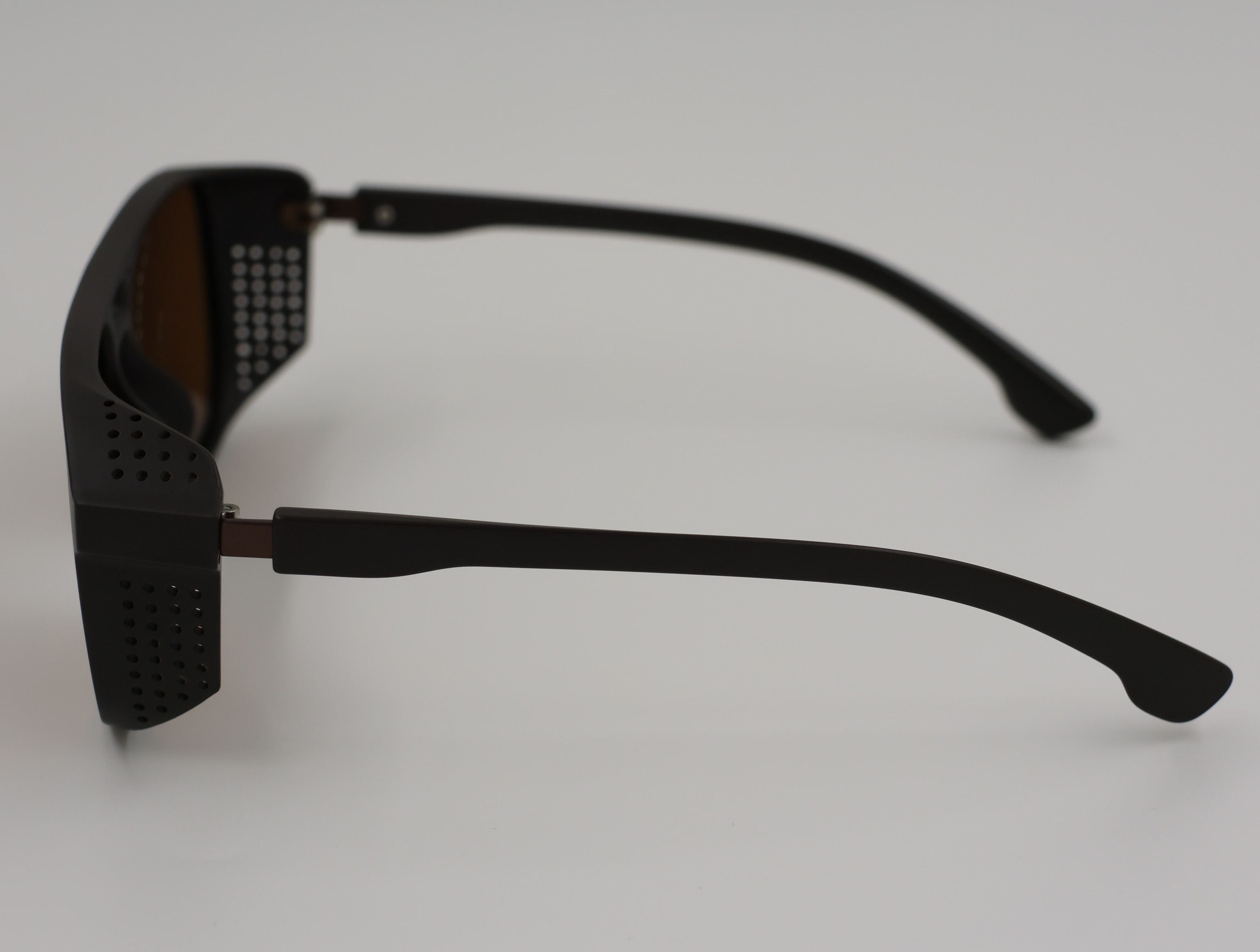 The Aura очки солнцезащитные GS8439KAC4