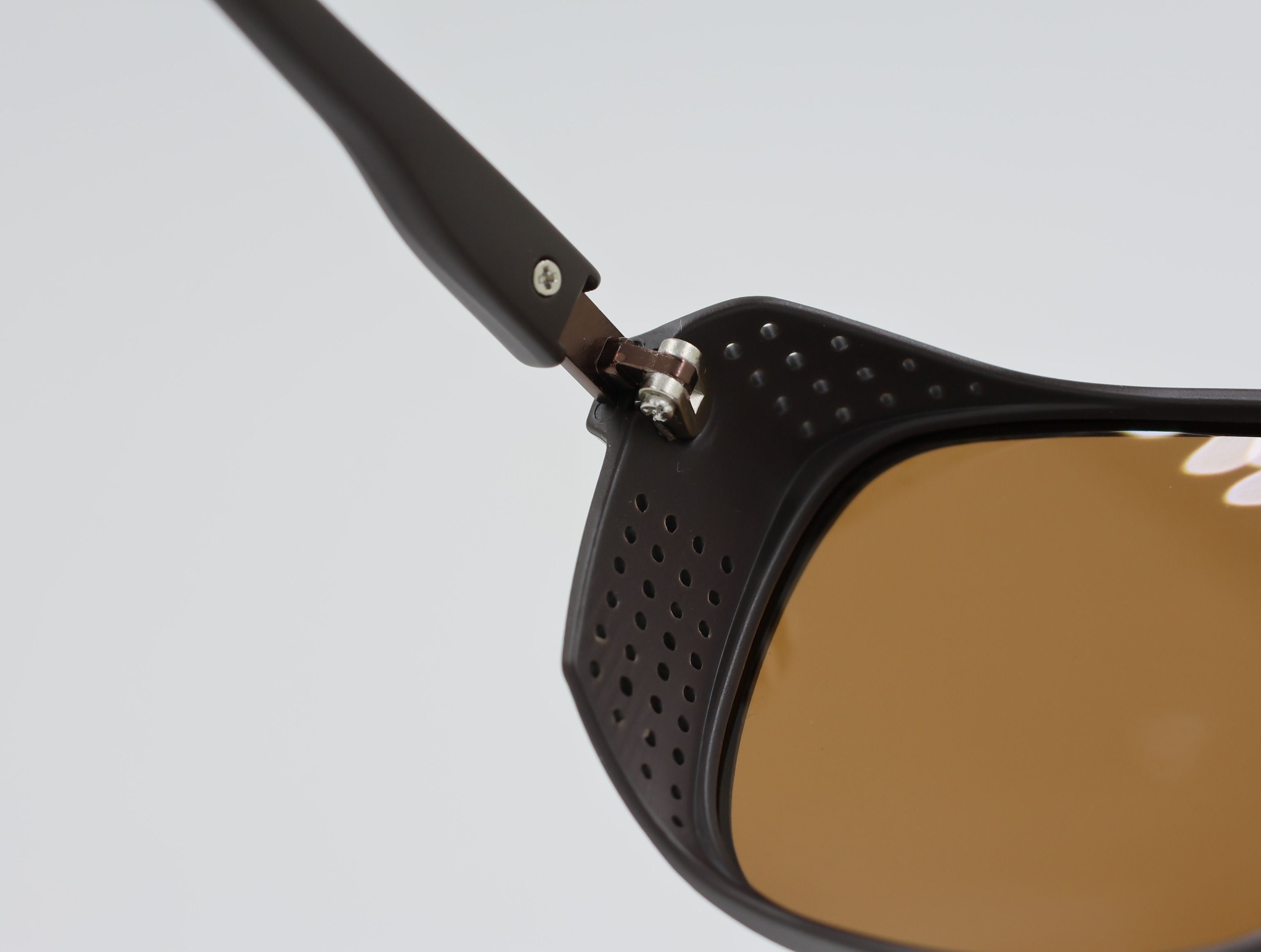 The Aura очки солнцезащитные GS8439KAC4