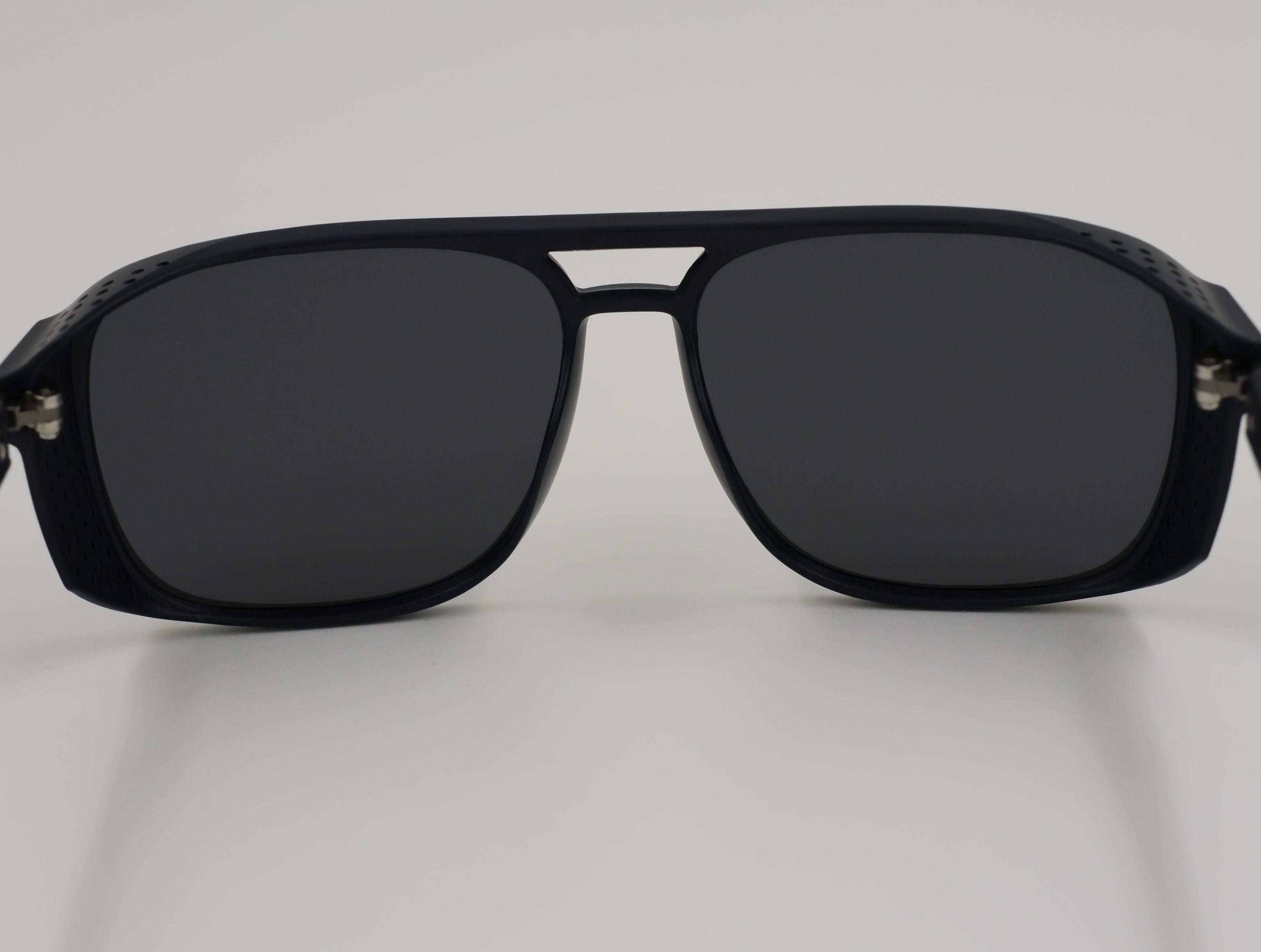 The Aura очки солнцезащитные GS8439LANC3