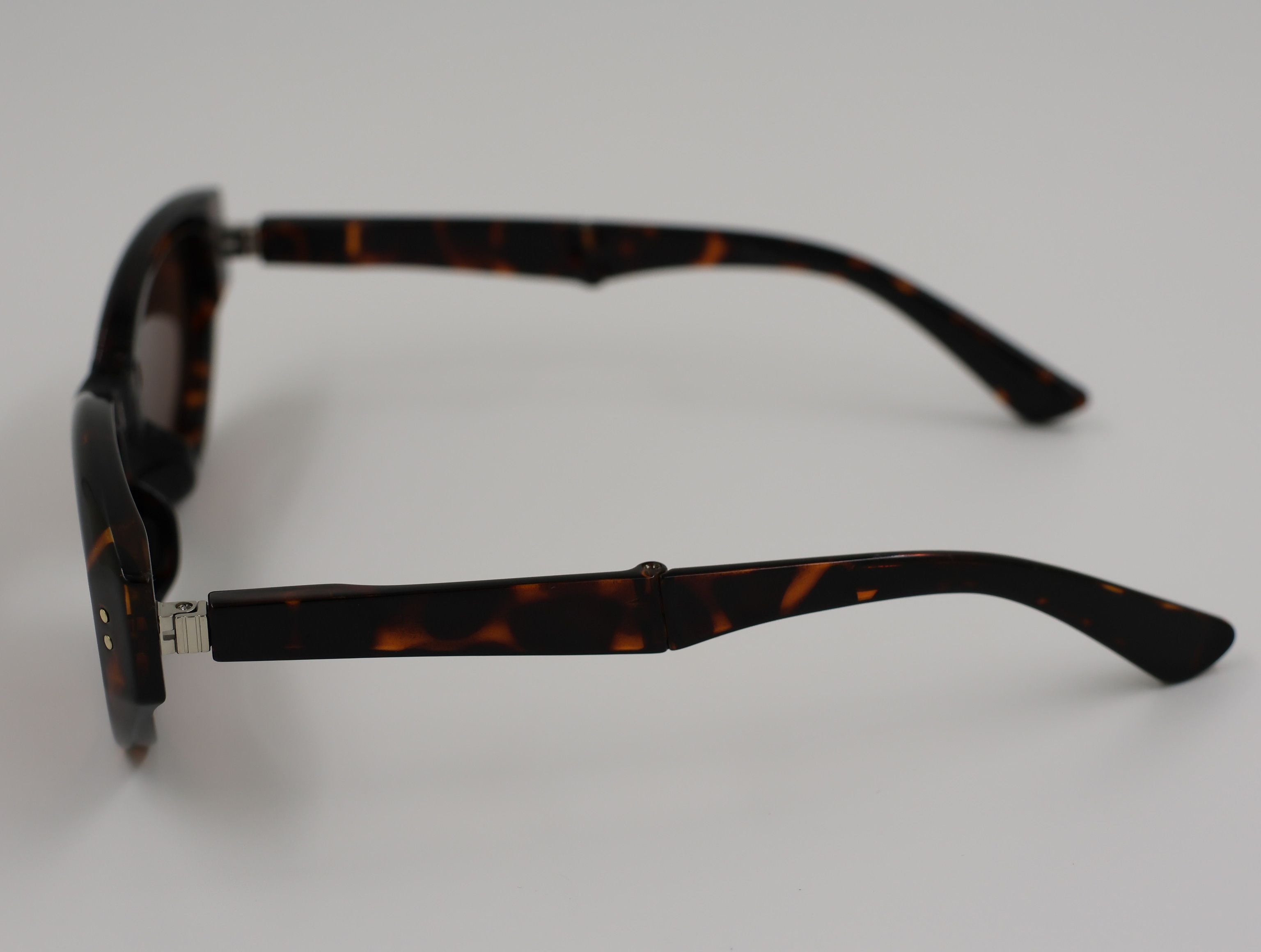 The Aura очки солнцезащитные SBCD008DAI