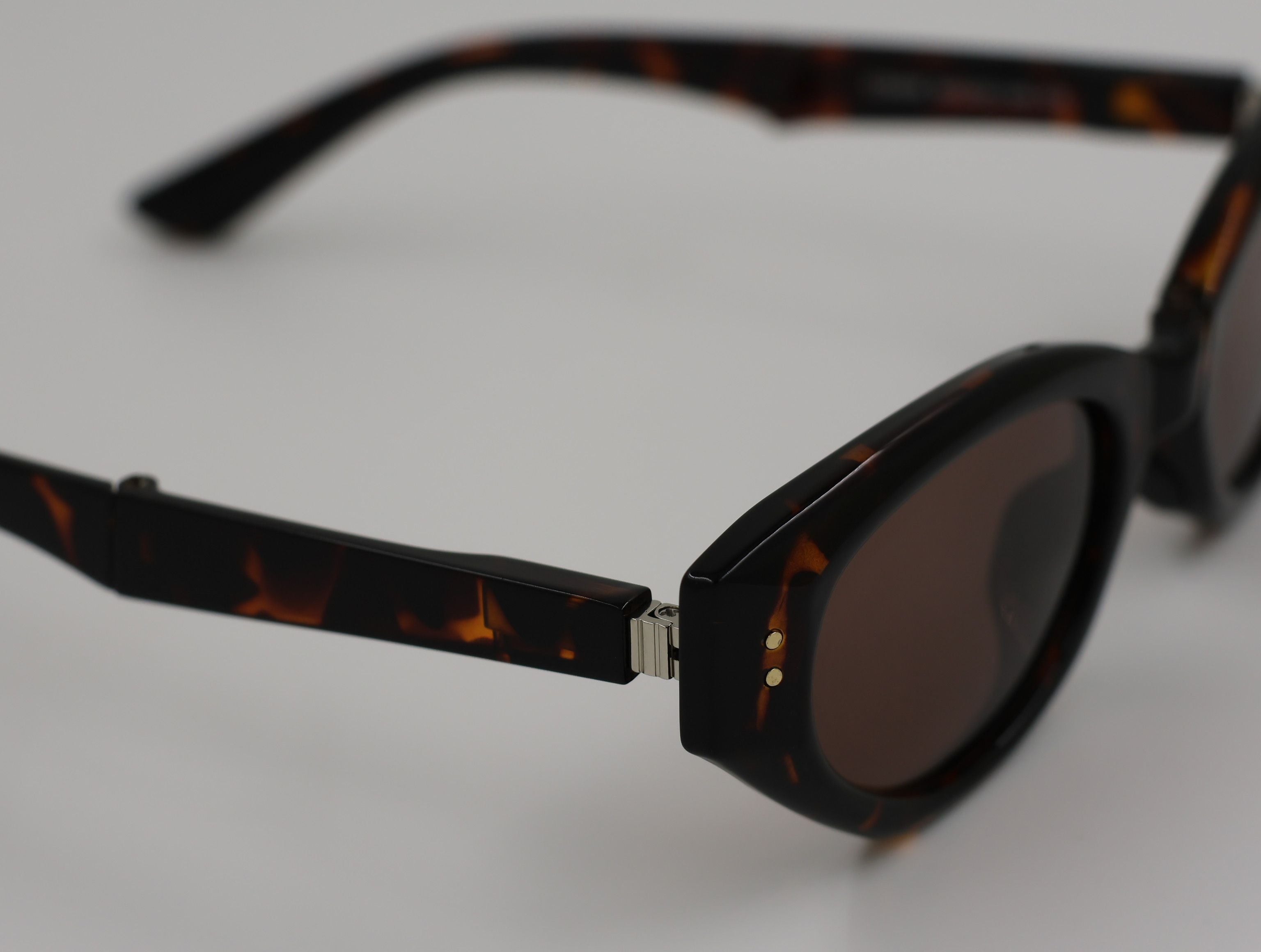 The Aura очки солнцезащитные SBCD008DAI