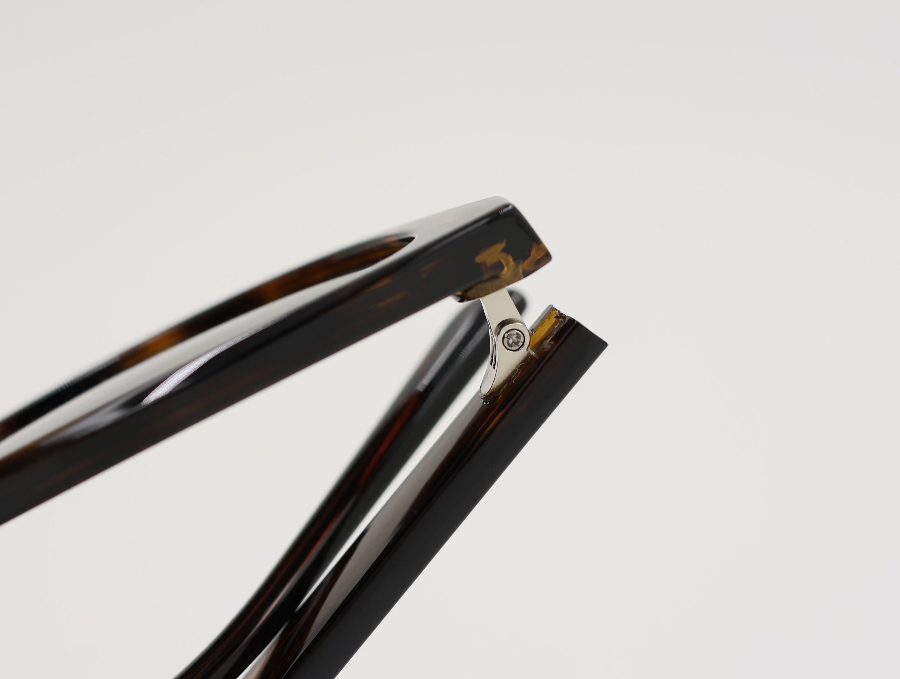 The Aura очки солнцезащитные WY704C26