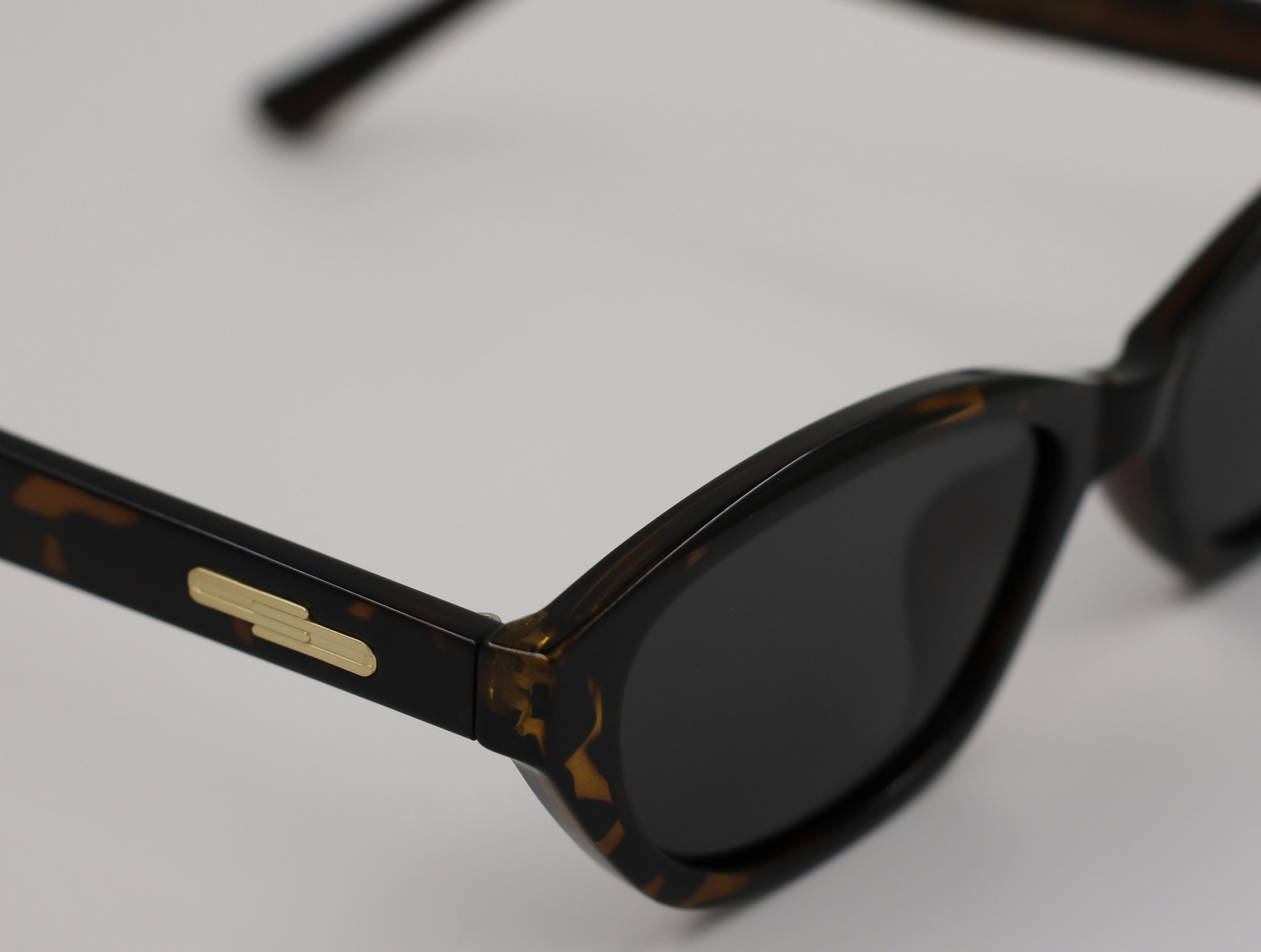 The Aura очки солнцезащитные WY704C26