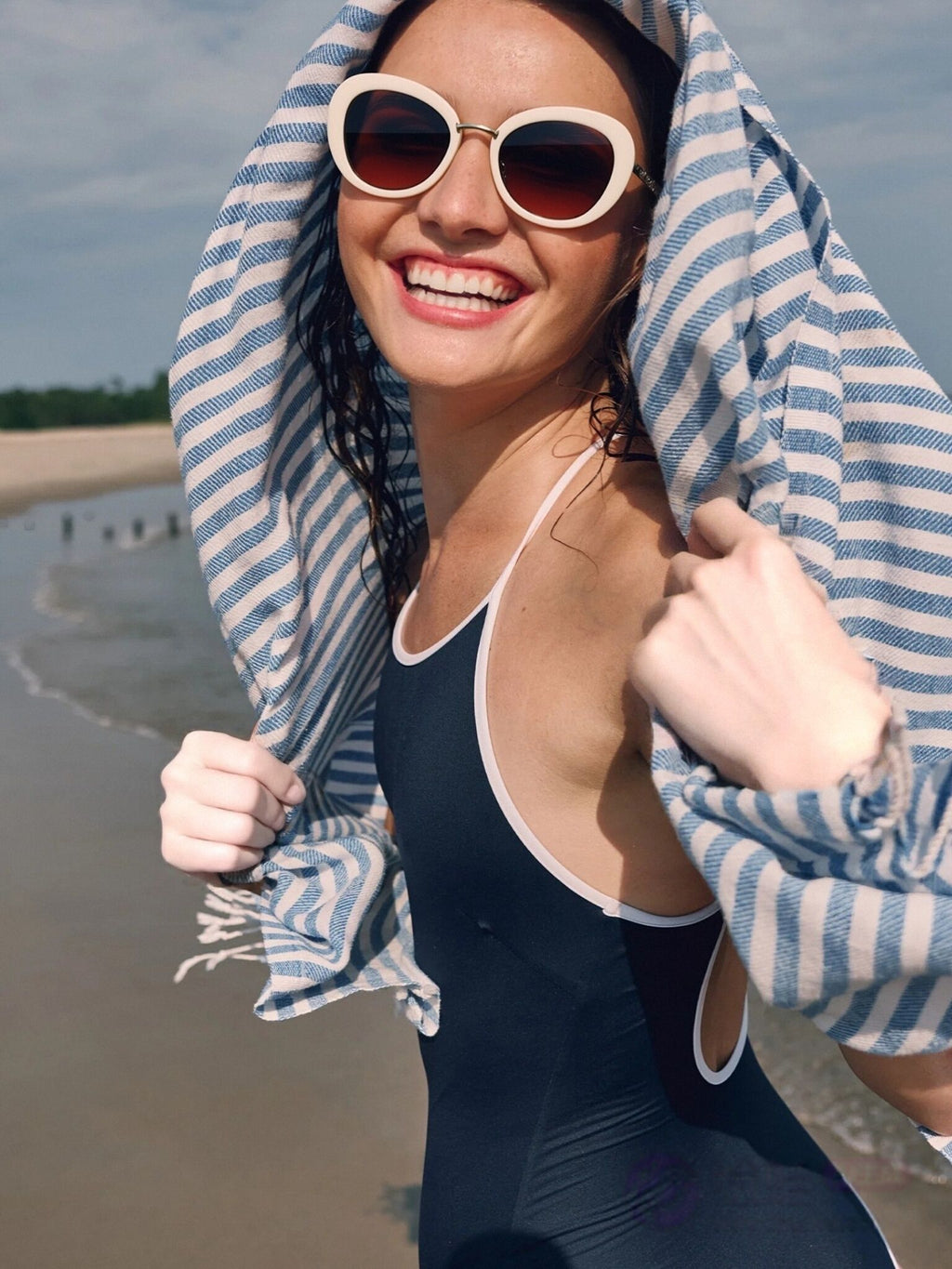 The Aura очки солнцезащитные N6209P16