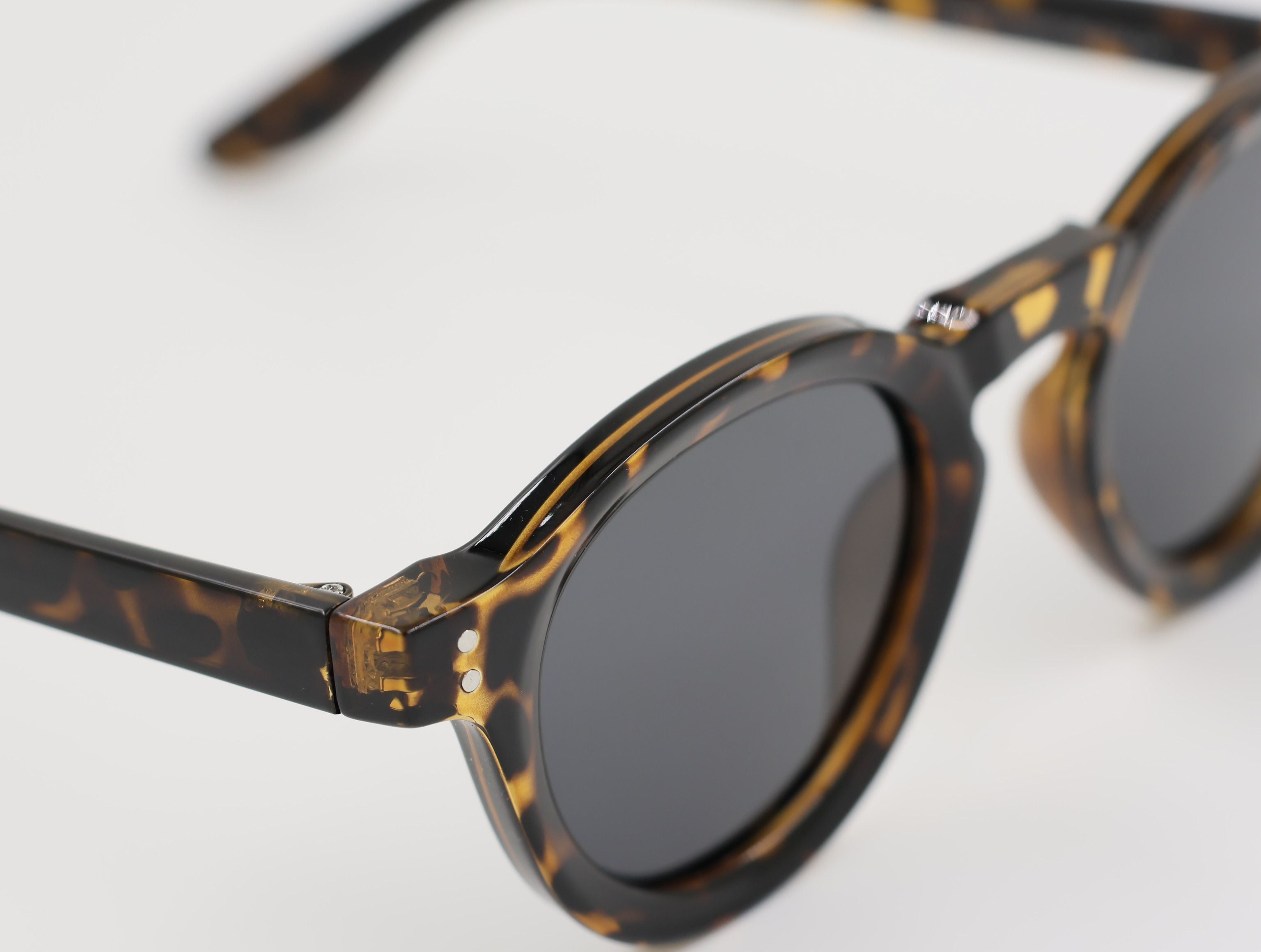 The Aura очки солнцезащитные WY72379C14