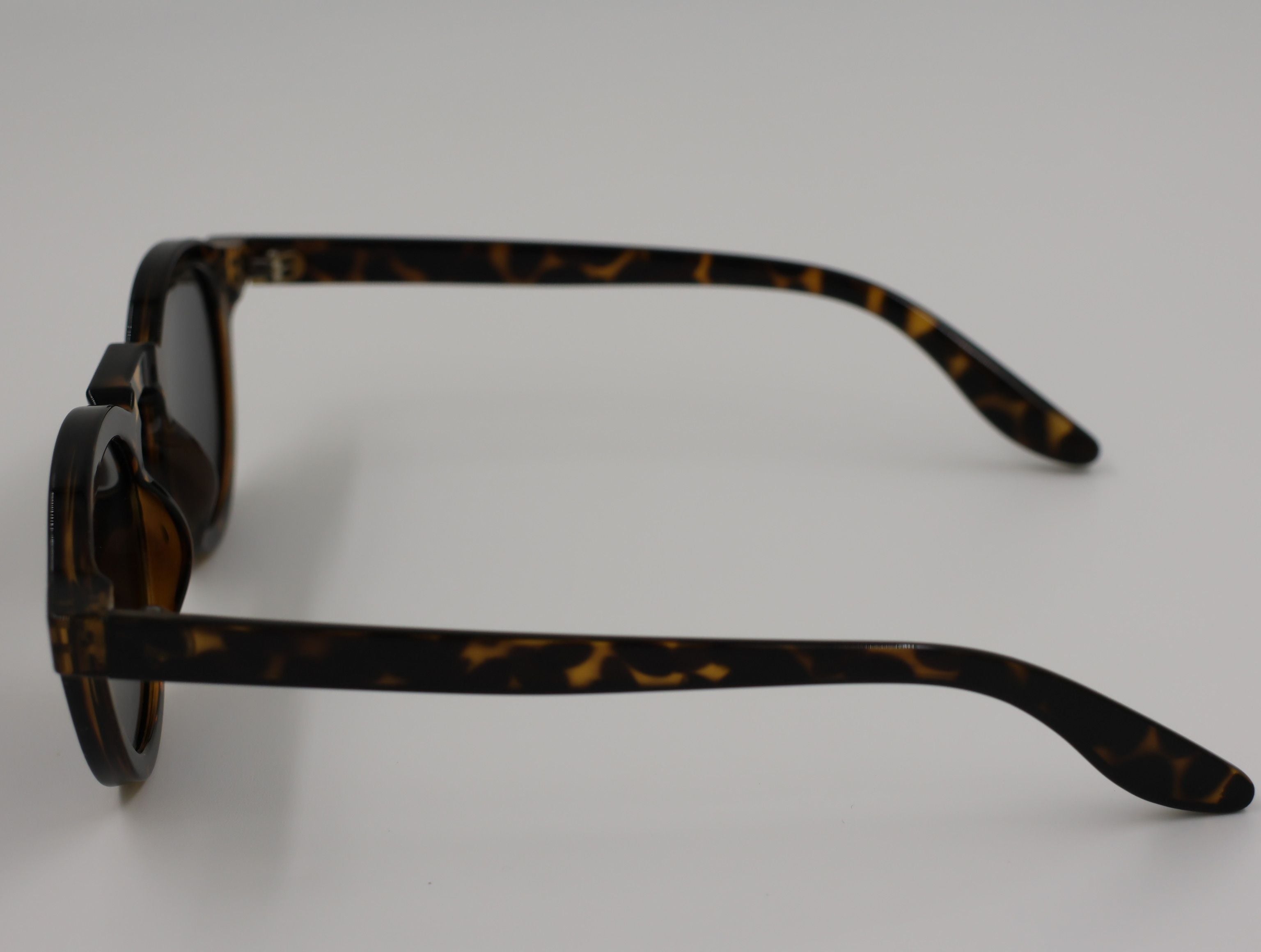 The Aura очки солнцезащитные WY72379C14