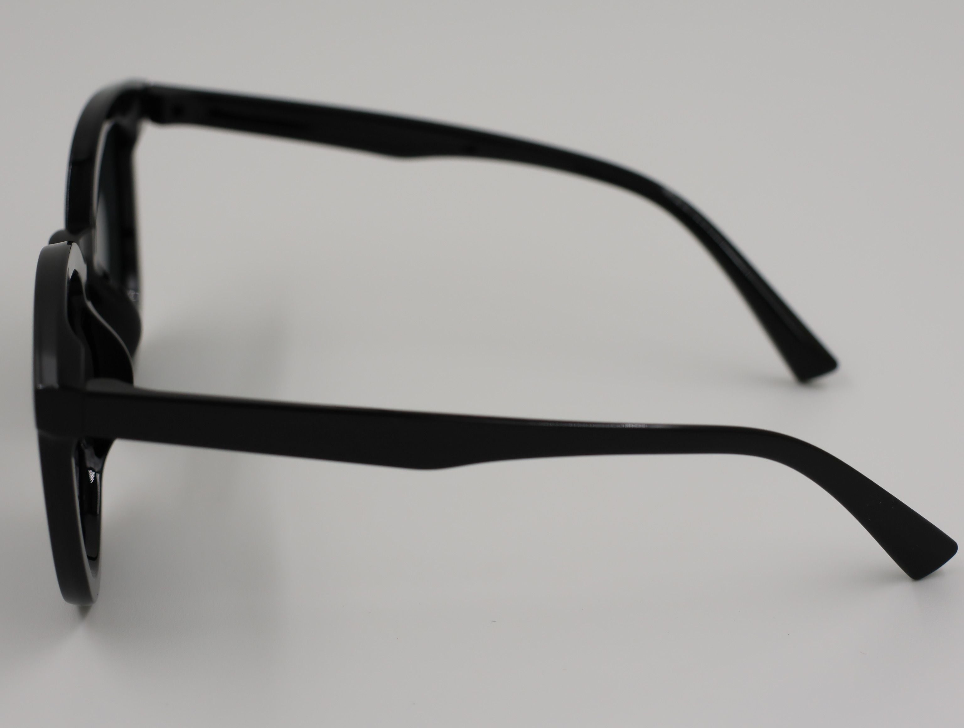 The Aura очки солнцезащитные JY7045-HEI