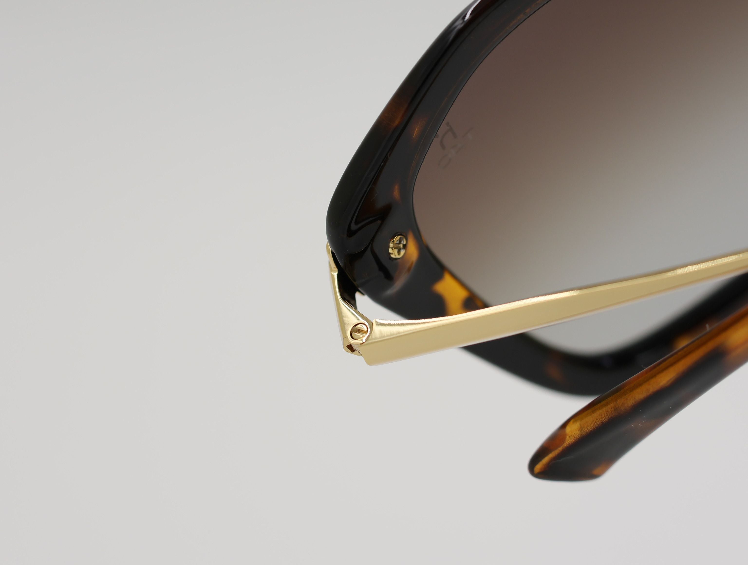 The Aura очки солнцезащитные H8565P27