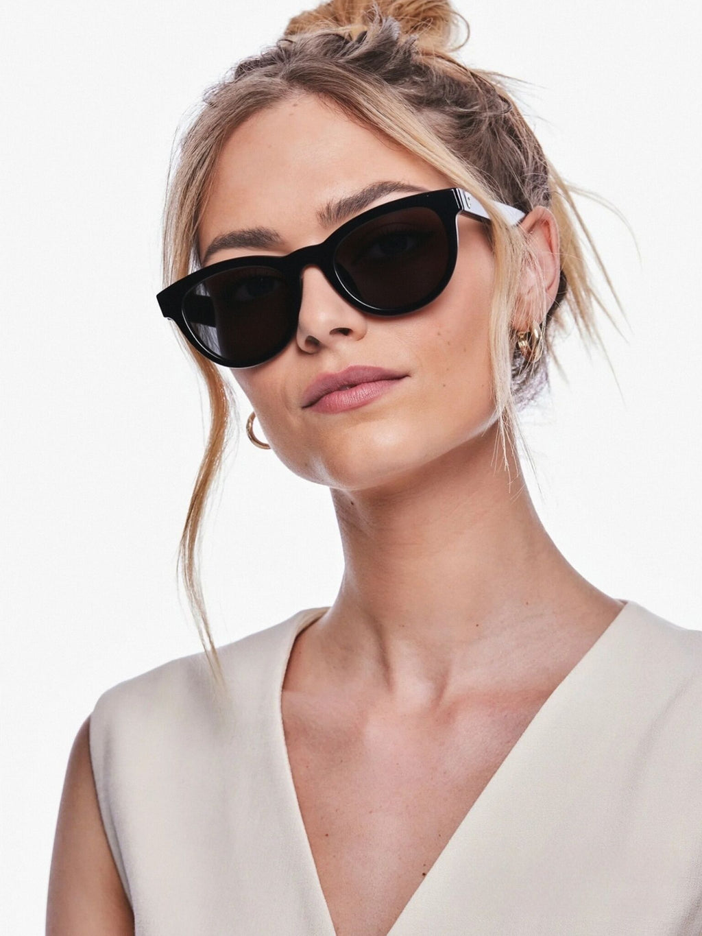 The Aura очки солнцезащитные LSXKHH