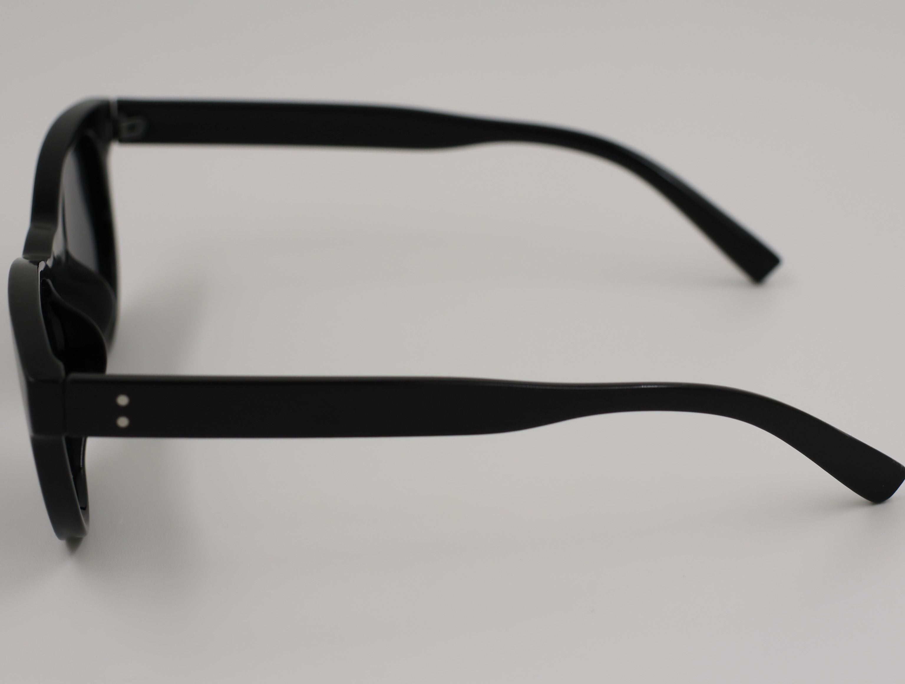 The Aura очки солнцезащитные LSXKHH