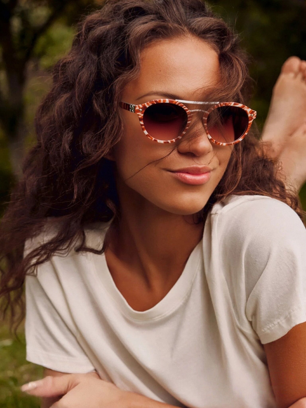 The Aura очки солнцезащитные H8380P99