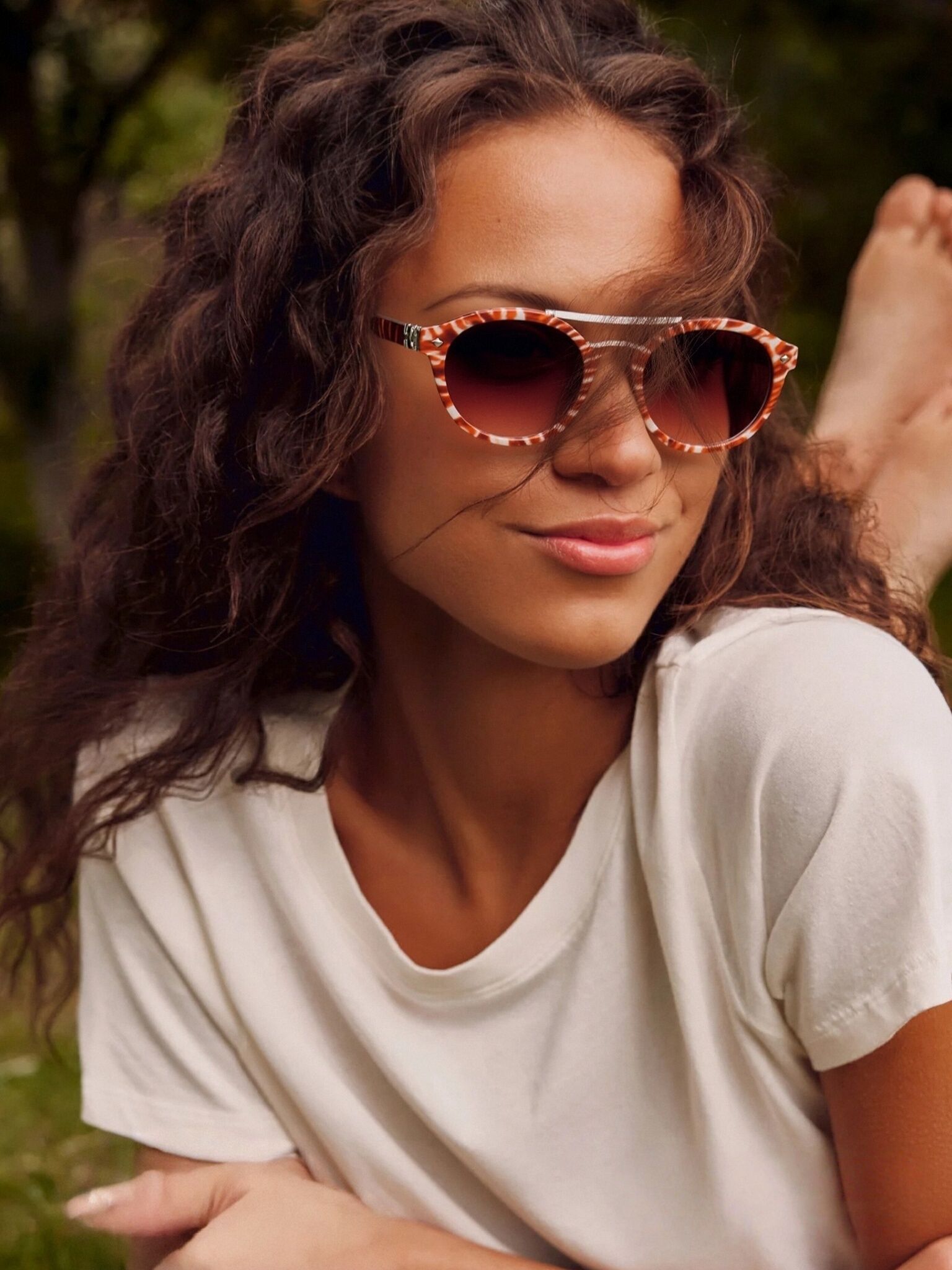 The Aura очки солнцезащитные H8380P99