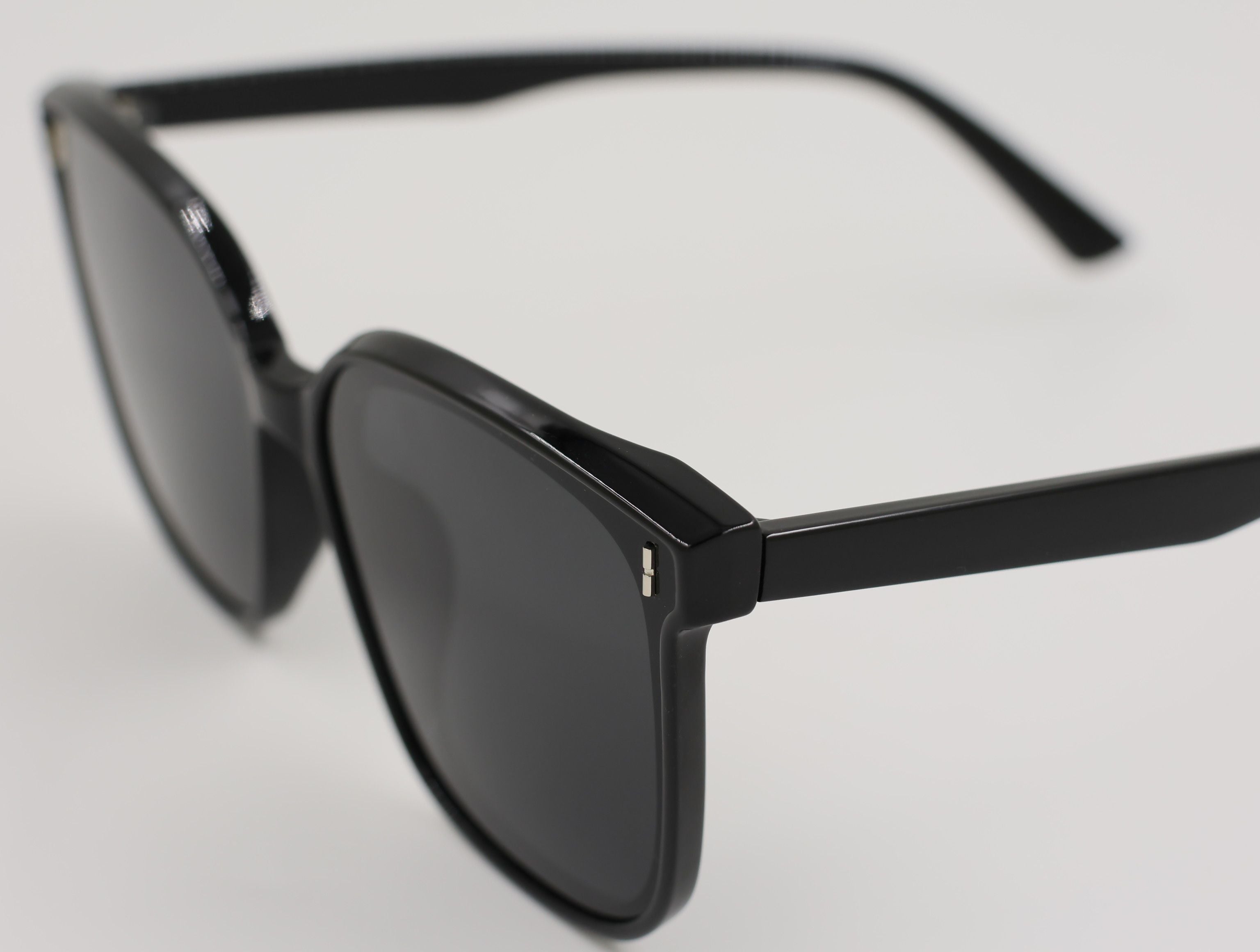 The Aura очки солнцезащитные RYHCLH