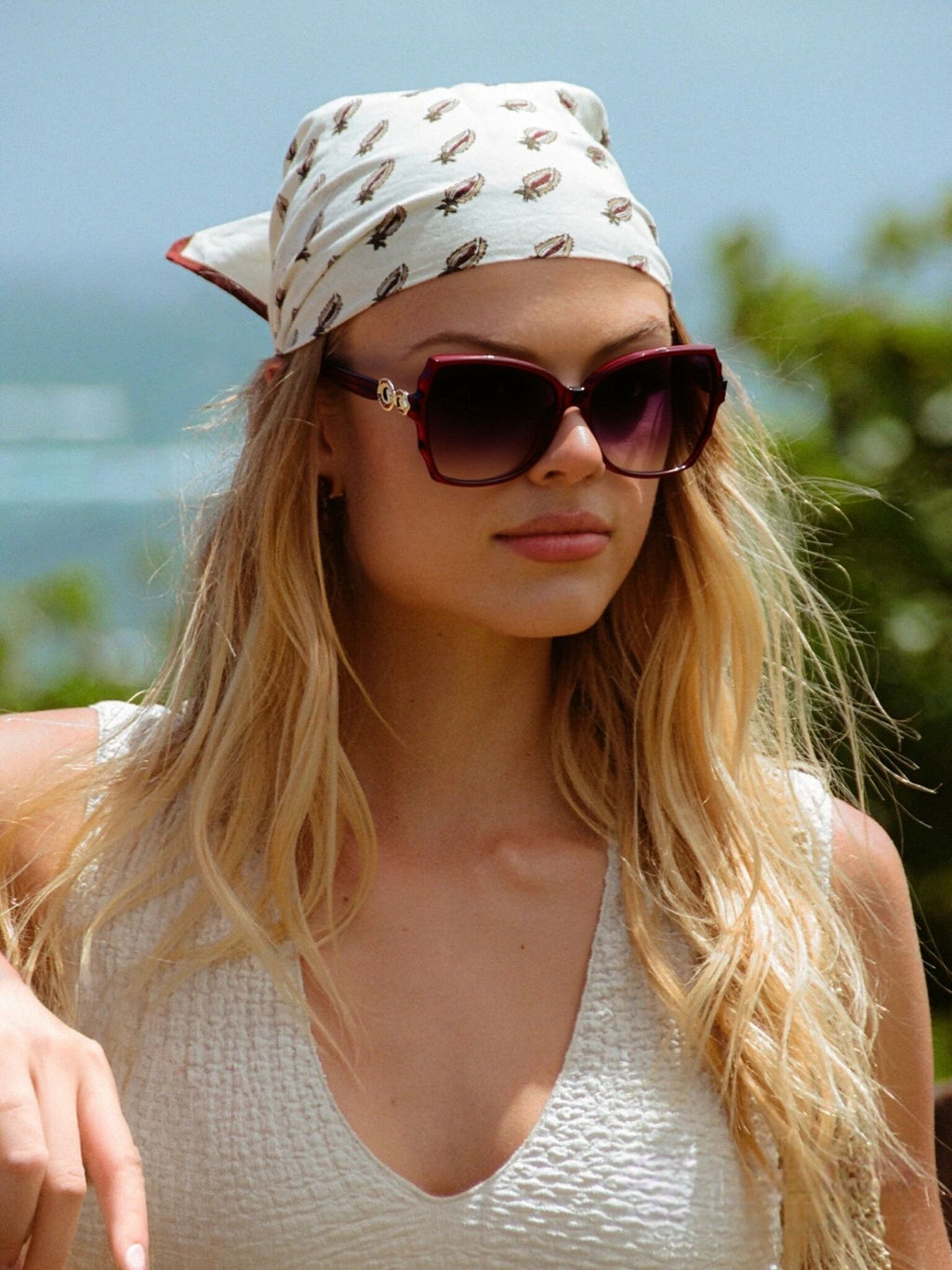 The Aura очки солнцезащитные H8209P37